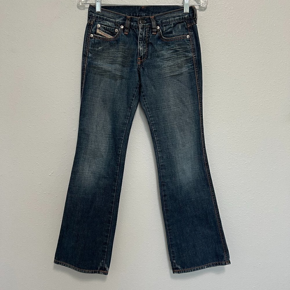 Women’s Straight Leg Jeans in Dark Blue Wash
